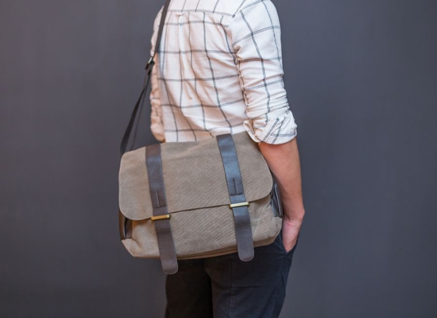 How To Carry A Messenger Bag? Expert Tips for Stylish Comfort 1 Choosing The Right Messenger Bags