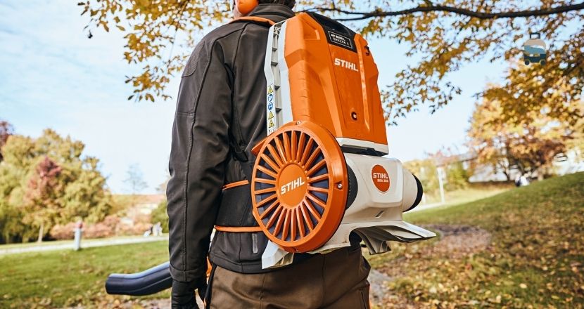 how to start a leaf blower backpack